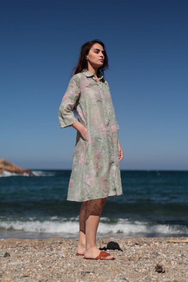 KLEID AUS NACHHALTIGEM PFLANZLICHEN STOFF