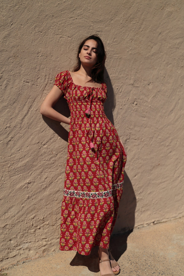 LANGES KLEID MIT BLUMENMUSTER