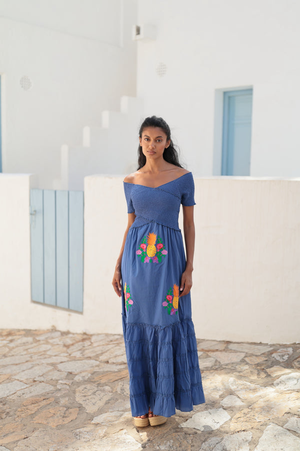 LANGES KLEID MIT ÜBERKREUZTEM KRAGEN
