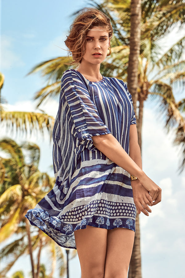 KLEID IN BLAUTÖNEN