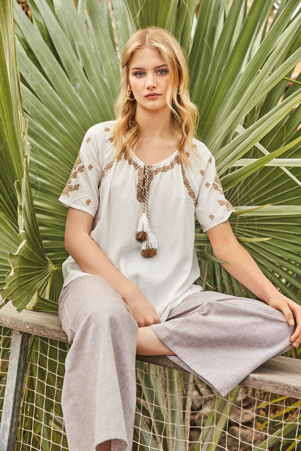 BLUSE MIT KÜNSTLERSTICKEREIEN