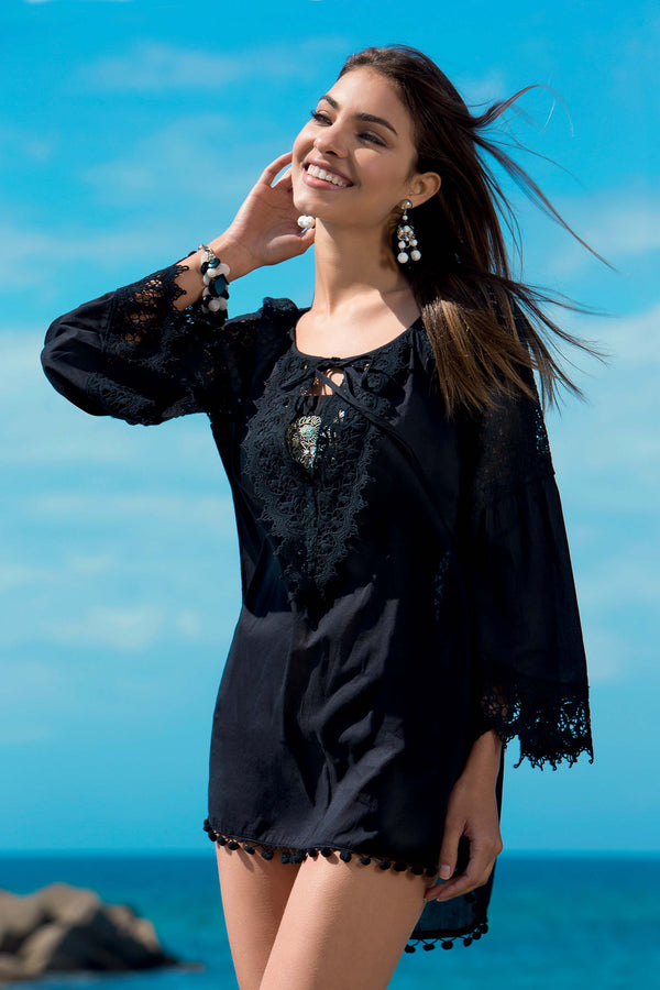 BLUSE MIT EINSÄTZEN AUS SPITZENSTOFF