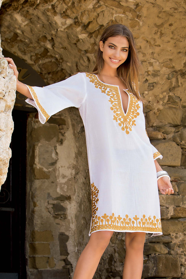 KLEID MIT KÜNSTLER DETAILS