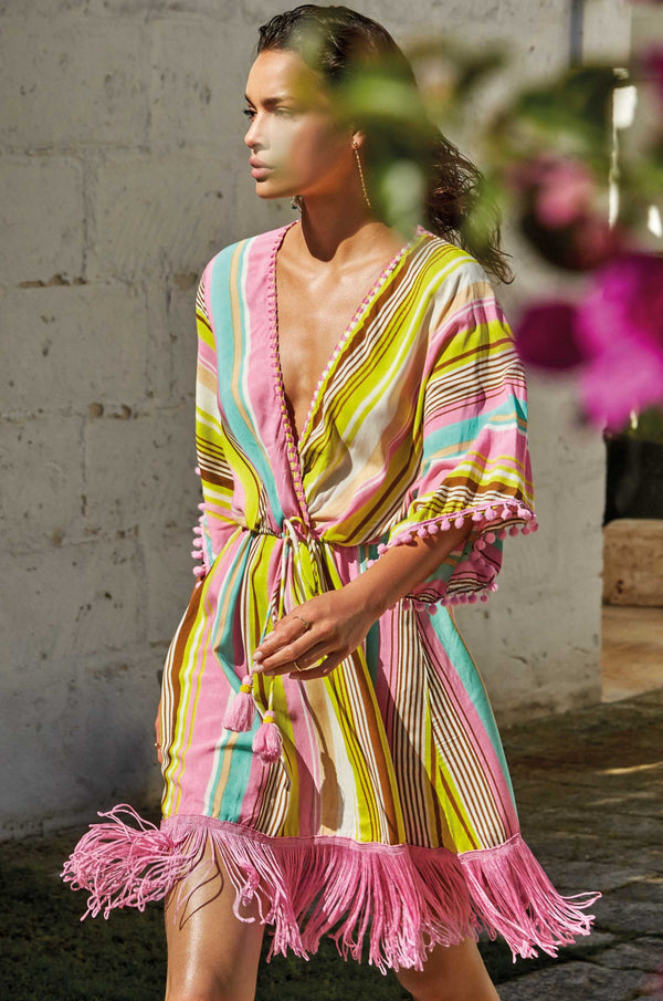 KLEID MIT GESTREIFTEM MUSTER